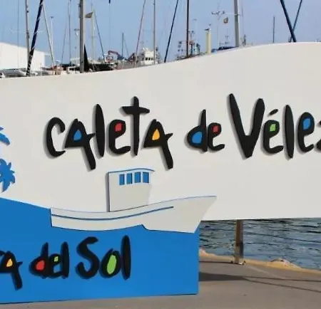 Maravilloso En Primera Linea De Playa Con Vistas Al Mar En 2 C * Caleta De Velez
