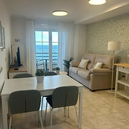 Maravilloso En Primera Linea De Playa Con Vistas Al Mar En 2 C Apartment